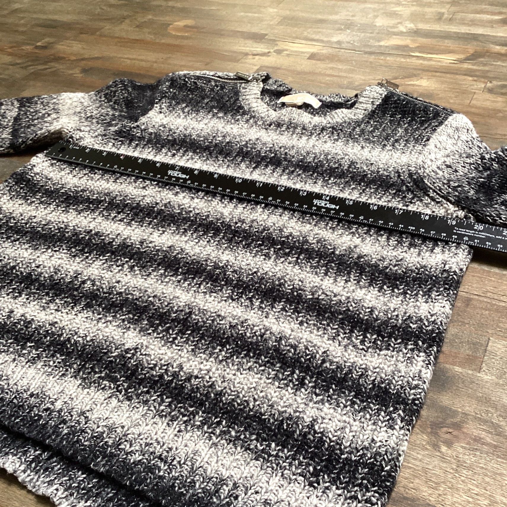 Michael Kors Michael Kors Sweater Women L Black Gray Stripes Zipper Detail Pullover Cozy Size L / US 10 / IT 46 - 7 Thumbnail