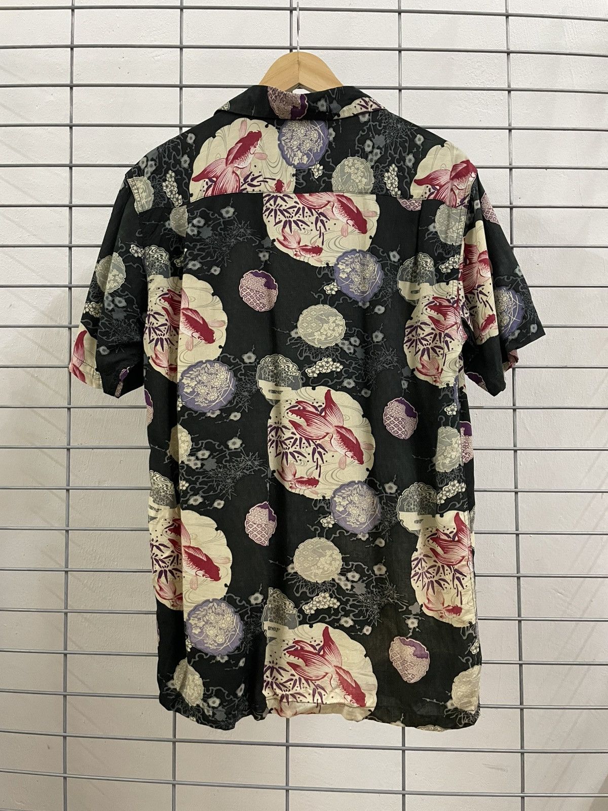 Beauty Beast × Japanese Brand Rare Beautiful North Zone Fish Koi Sukajan Design Silk Shirt Size US L / EU 52-54 / 3 - 2 Thumbnail