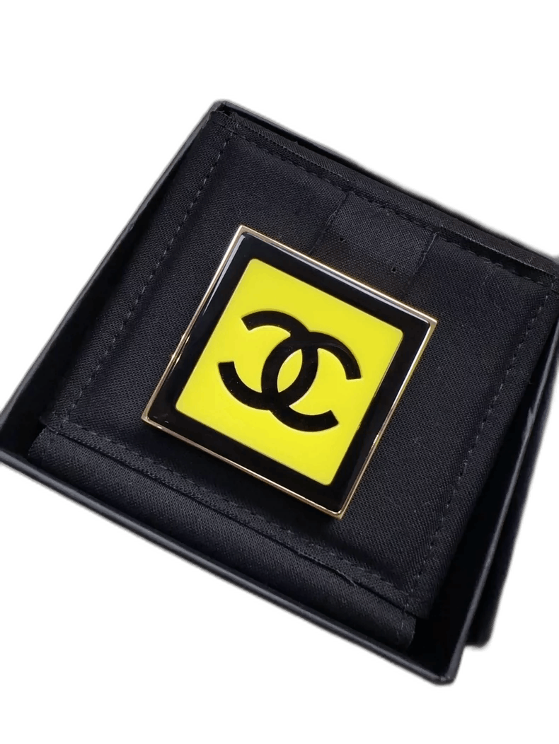 Chanel Chanel Yellow and Black Acrylic Brooch Size ONE SIZE - 1 Thumbnail
