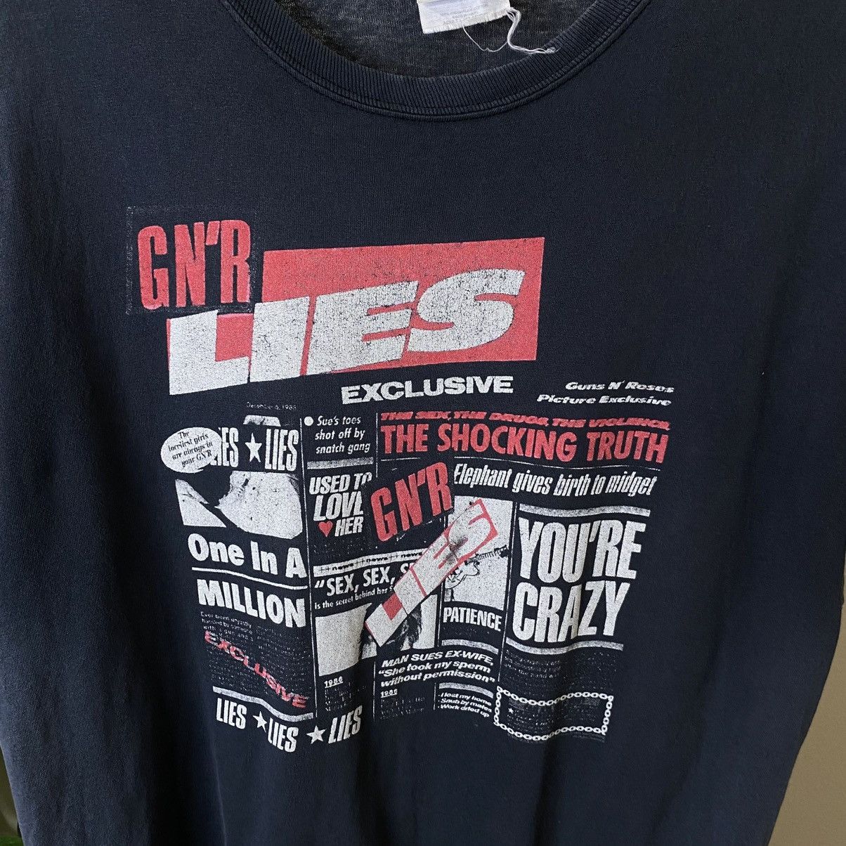 Guns N' Roses Y2K Guns N' Roses "G N' R Lies" Album T-shirt Faded Black Size US L / EU 52-54 / 3 - 2 Thumbnail