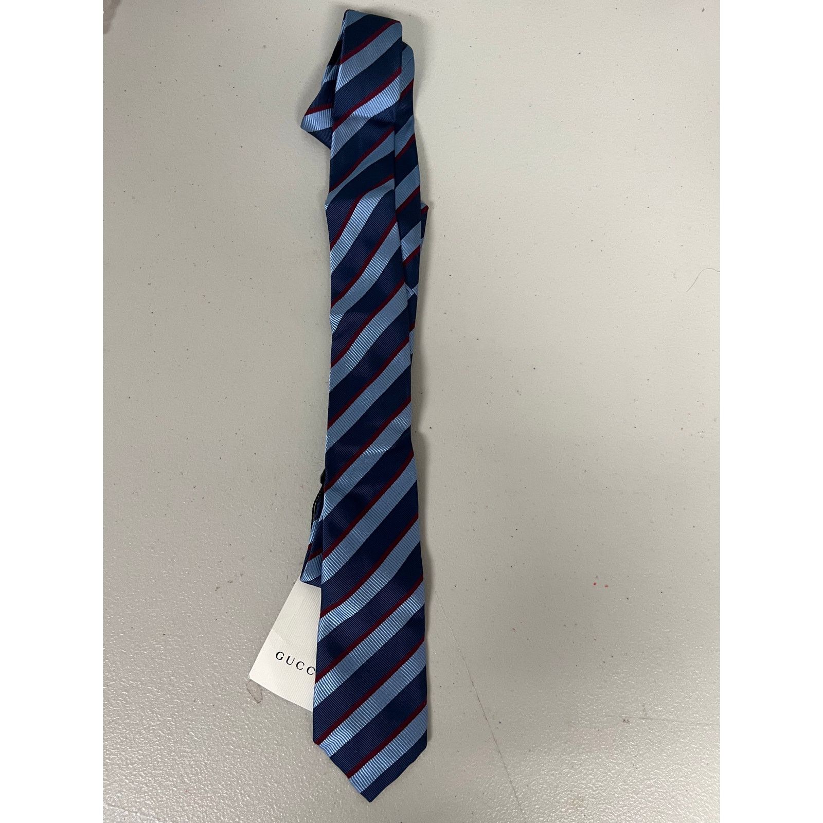 Gucci Gucci Blue and Red Diagonal Striped Silk Tie Size ONE SIZE - 1 Thumbnail