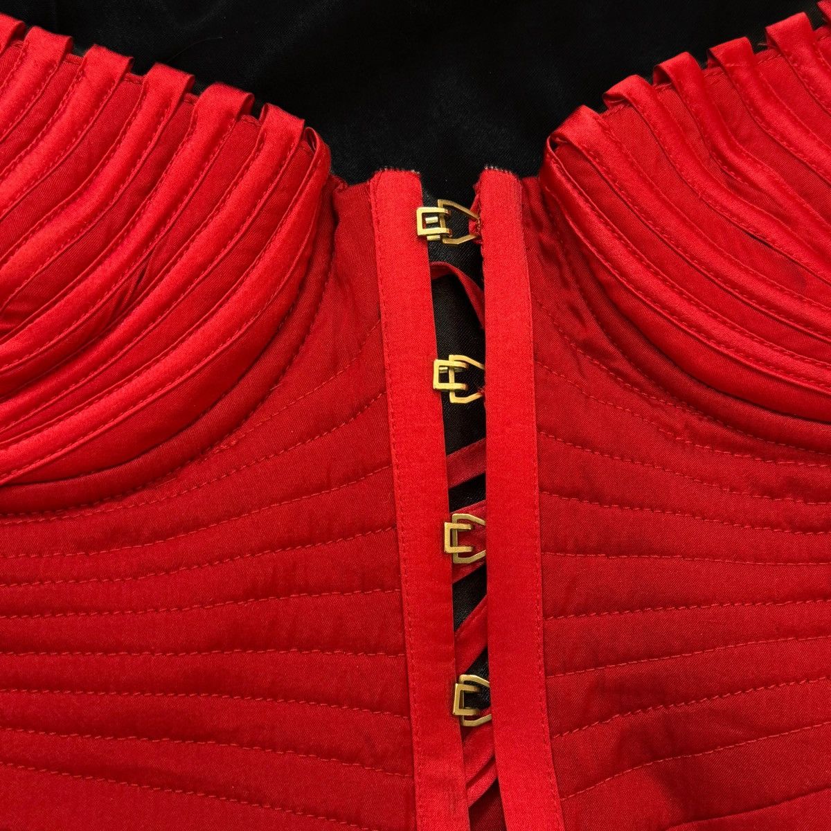 Gucci Runway Gucci by Tom Ford FW2003 red silk corseted dress Size M / US 6-8 / IT 42-44 - 16 Thumbnail