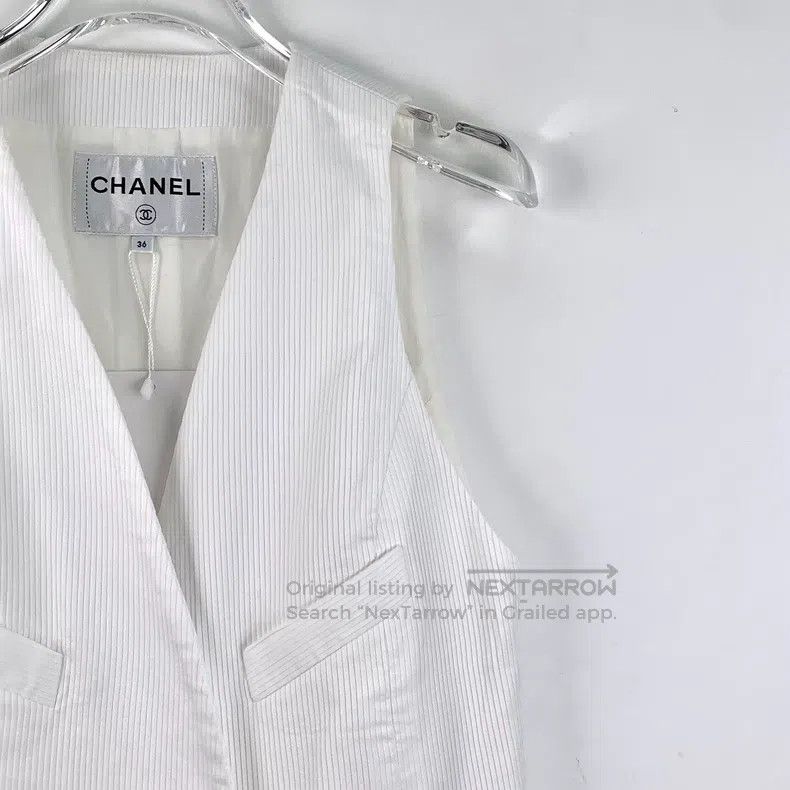 Chanel Chanel White cotton V-neck double-breasted sleeveless vest Size XS / US 0-2 / IT 36-38 - 3 Thumbnail