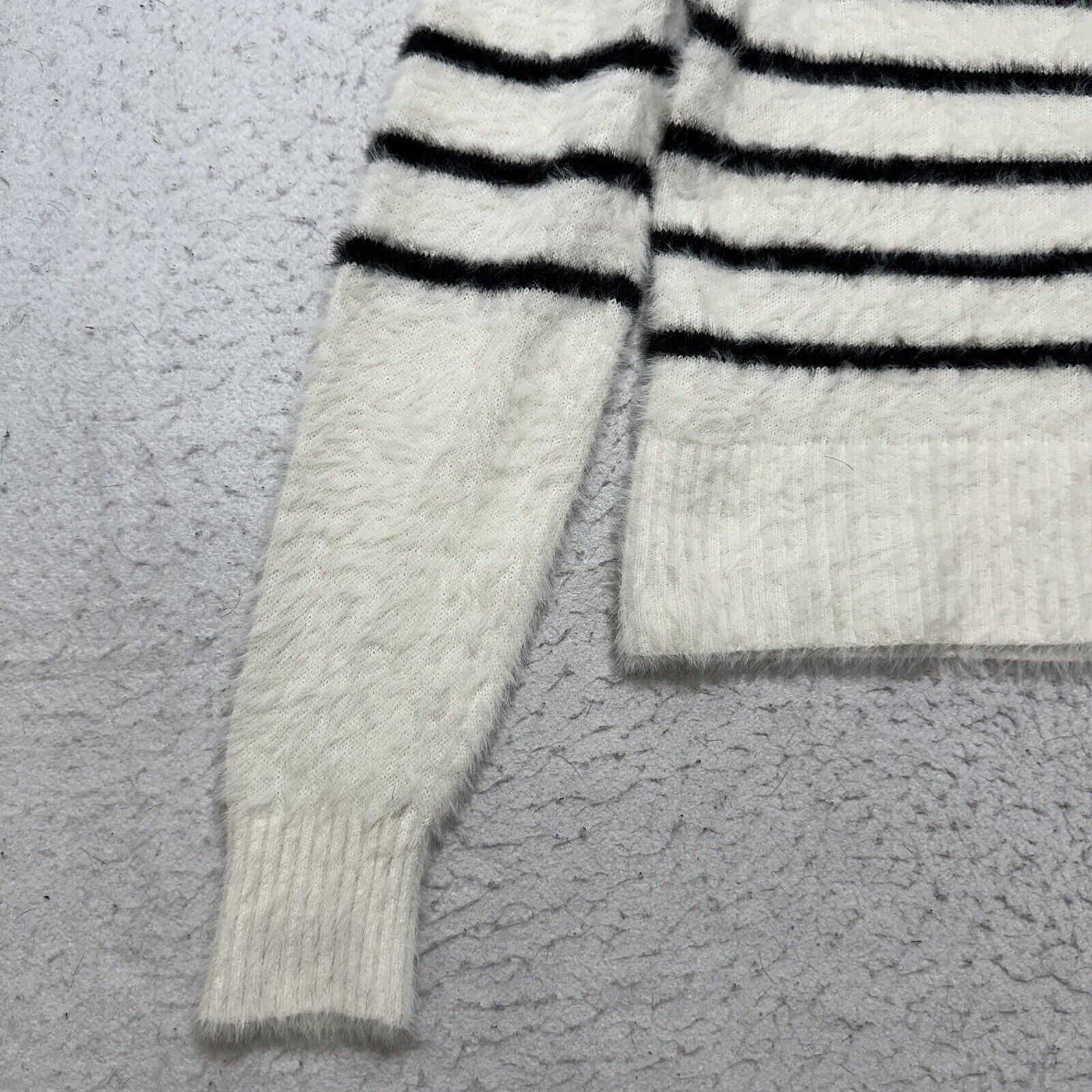 Old Navy Old Navy Small Crewneck White Black Striped Pullover Sweater Size S / US 4 / IT 40 - 14 Thumbnail