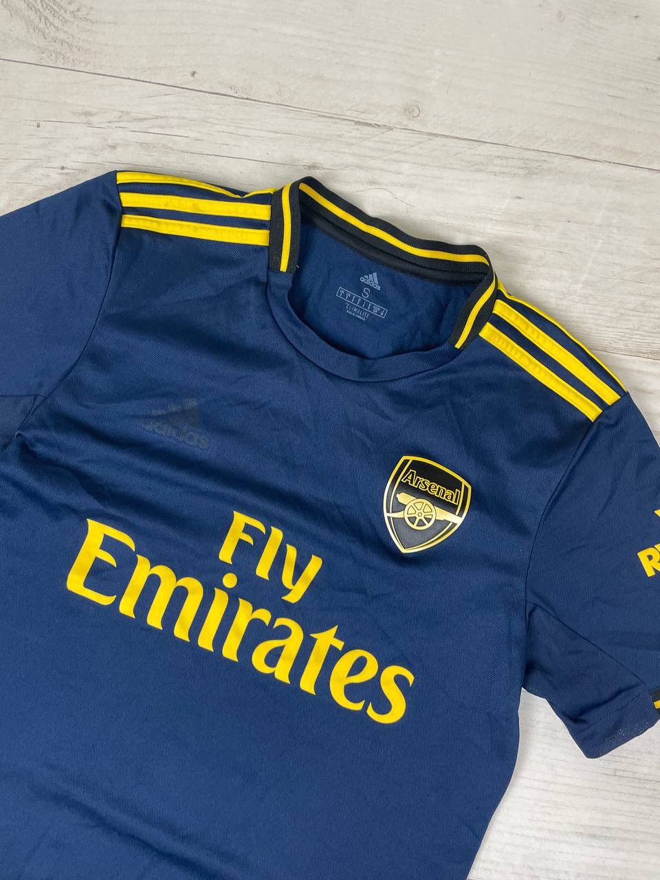 Adidas Adidas ARSENAL 2019 2020 THIRD FOOTBALL SHIRT JERSEY Size US S / EU 44-46 / 1 - 2 Thumbnail