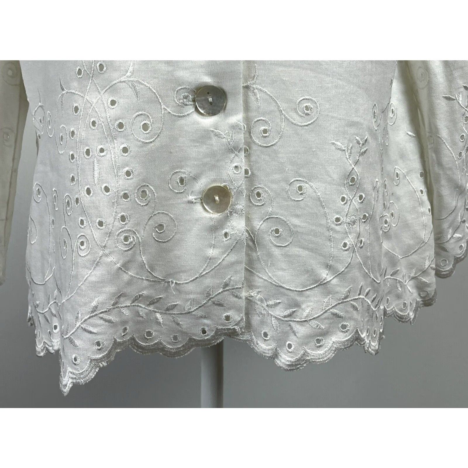 Vintage Molly and Maxx Long Sleeve Blouse Shirt with Eyelet Detail Women's Size 12 Ivory Embroidered Size XL / US 12-14 / IT 48-50 - 6 Thumbnail