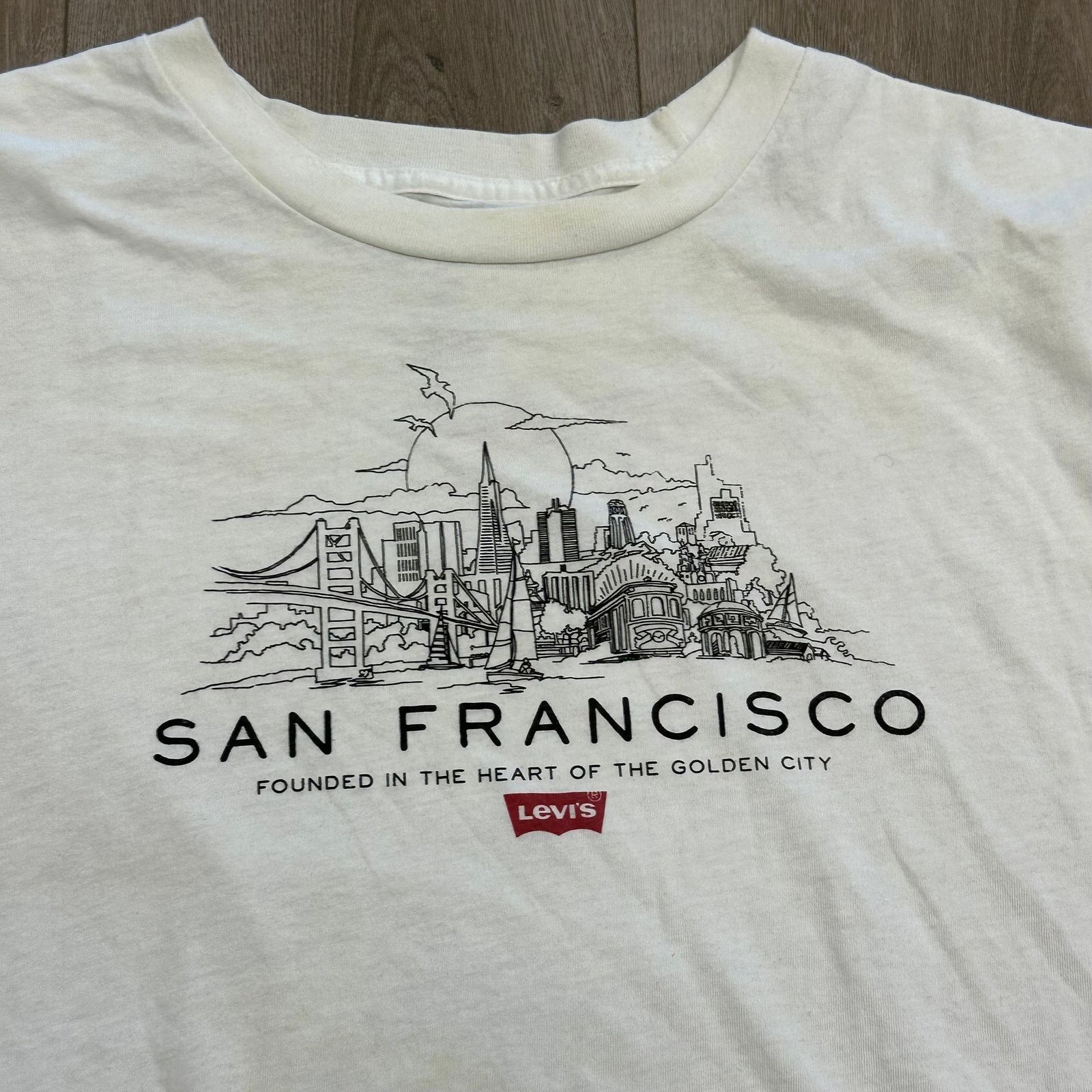 Levi's Levi's San Francisco destination tee T Shirt size XL B18 Size US XL / EU 56 / 4 - 7 Thumbnail