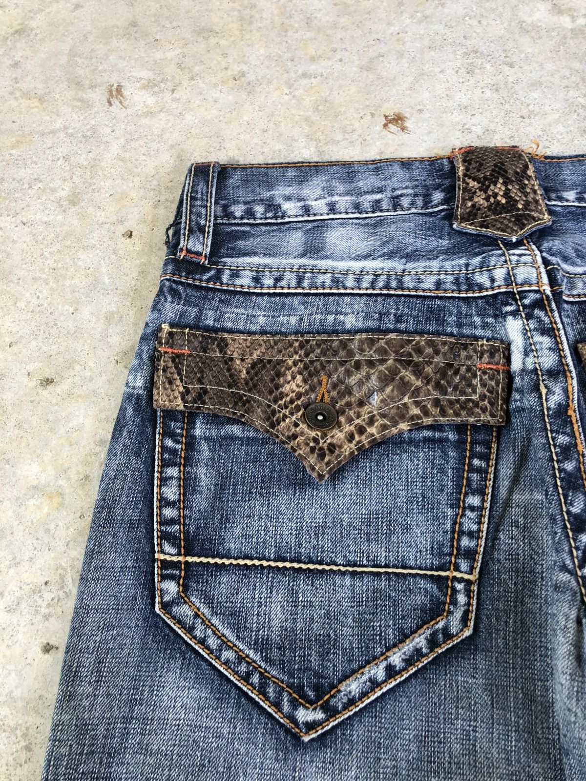 If Six Was Nine Semantic Design Flared Jeans Snake Skin Distressed Jeans Size US 30 / EU 46 - 16 Thumbnail