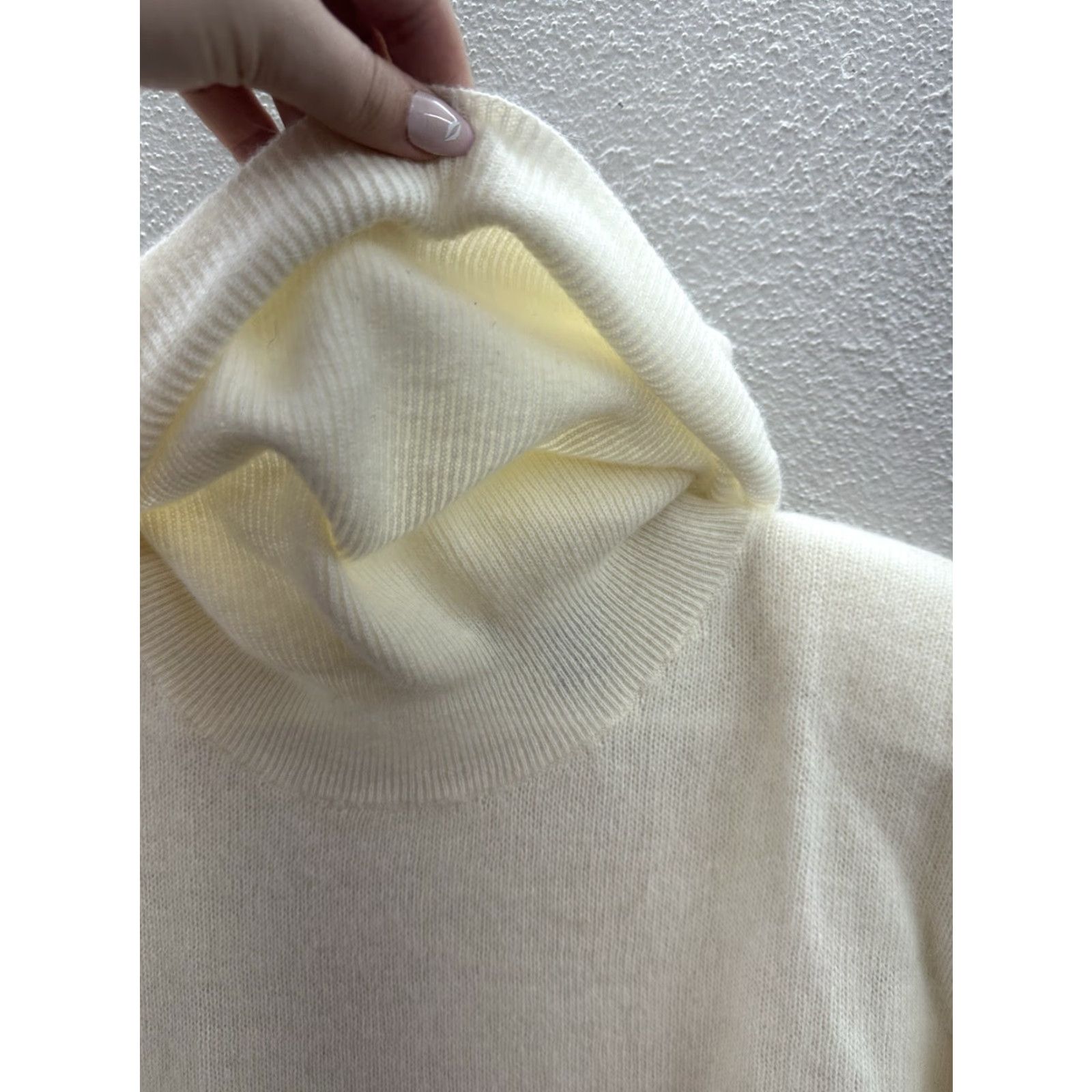 Vintage VINTAGE Wainscoll Womens Sweater Size Medium Cream Long Sleeve Turtleneck Knit Size M / US 6-8 / IT 42-44 - 3 Thumbnail
