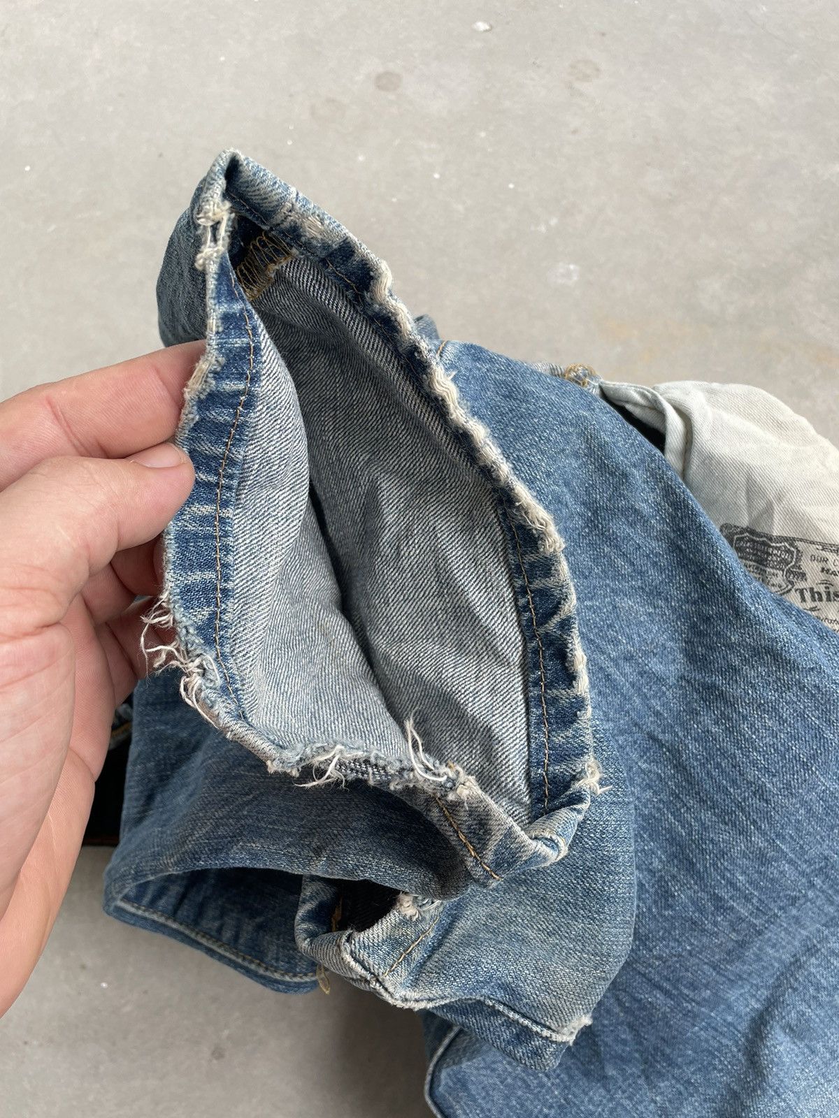 Levi's × Vintage LEVIS 501 VINTAGE JAPAN WELL WORN DENIM PANT Size US 32 / EU 48 - 11 Thumbnail