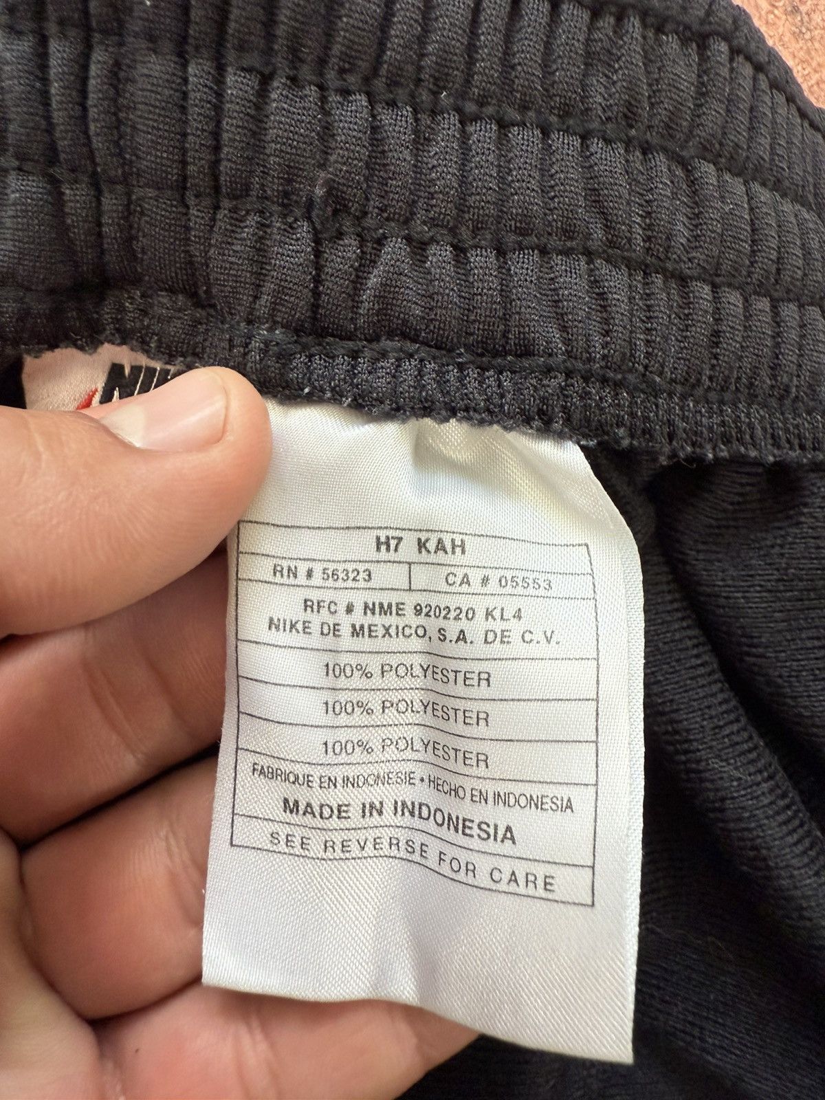Nike 90’s NIKE RARE SWOOSH LOGO RETRO Y2K VINTAGE NYLON PANTS Size US 34 / EU 50 - 8 Thumbnail