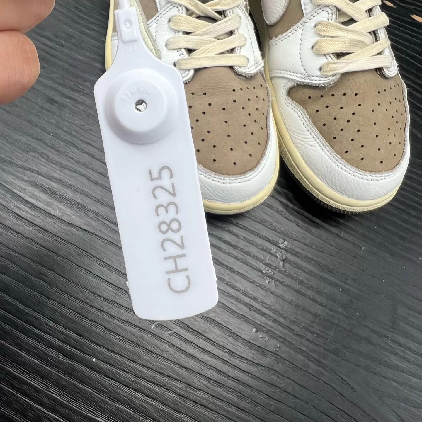 Nike Jordan 1 Low Mocha Reverse Swoosh 42 Size US 9 / EU 42 - 9 Thumbnail