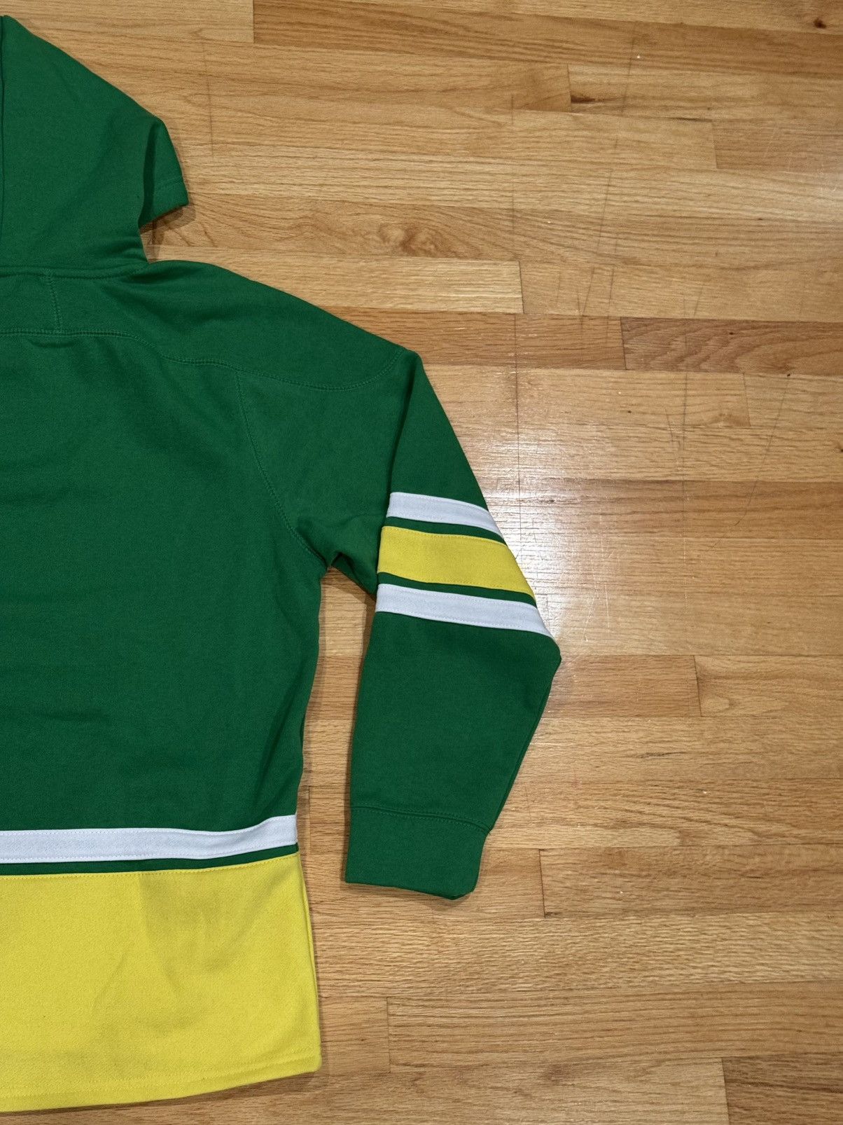 Colosseum Athletics NWT Colosseum Oregon Ducks Hockey Lace-Up Hoodie Embroidered Size US L / EU 52-54 / 3 - 7 Thumbnail
