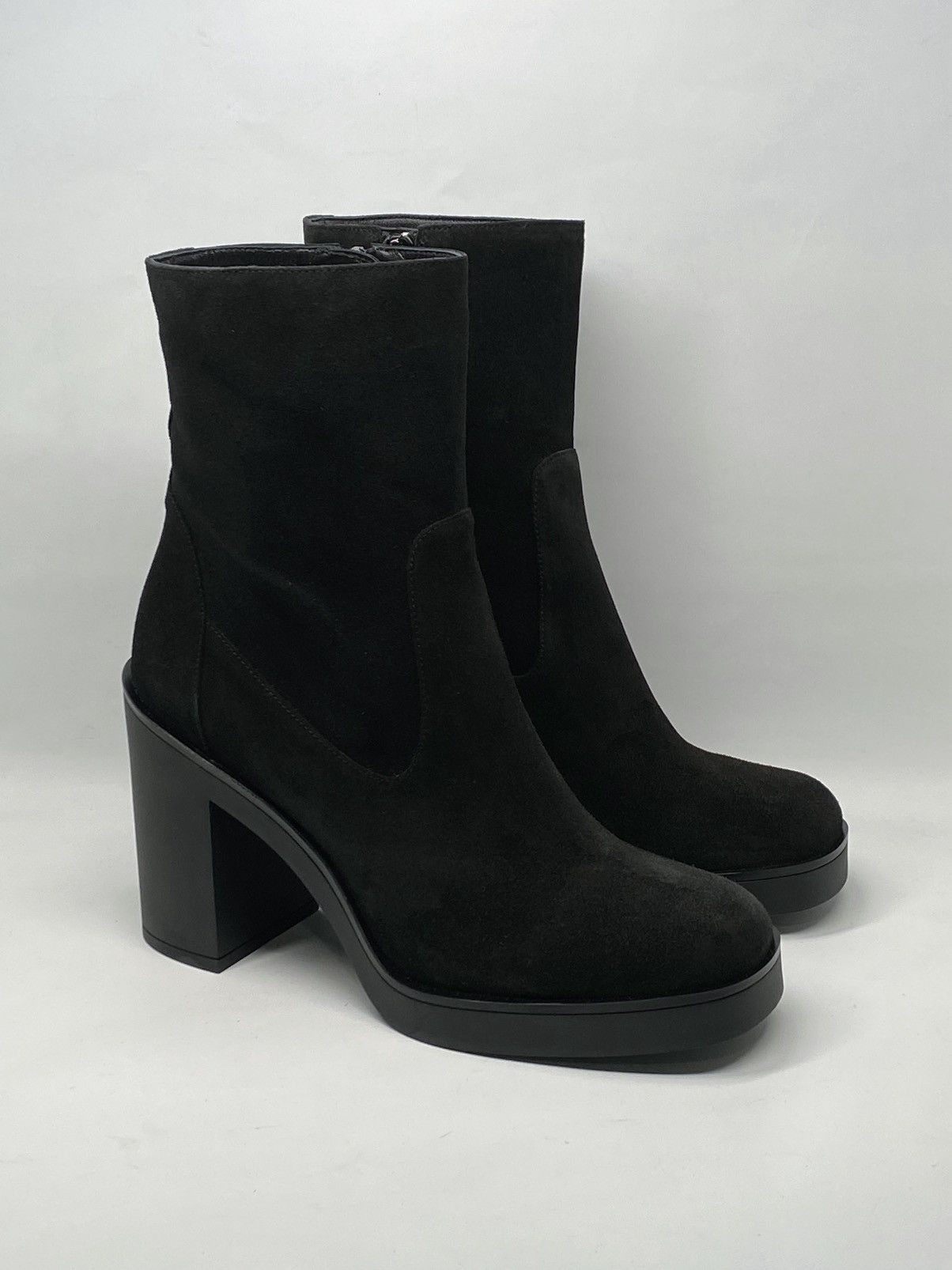 Stuart Weitzman Stuart Weitzman Suede Platform Zipped Booties size 9.5 Size US 9.5 / IT 39.5 - 2 Thumbnail