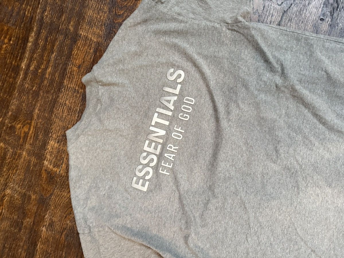 Essentials Classic essential T-shirt Size US M / EU 48-50 / 2 - 4 Thumbnail