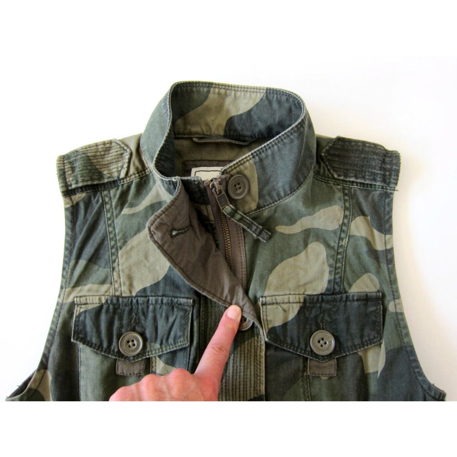 Abercrombie & Fitch Abercrombie & Fitch Vest Woman XS Army Green Camouflage 100% Cotton Cargo Pocket Vest Womens XS Size XS / US 0-2 / IT 36-38 - 7 Thumbnail