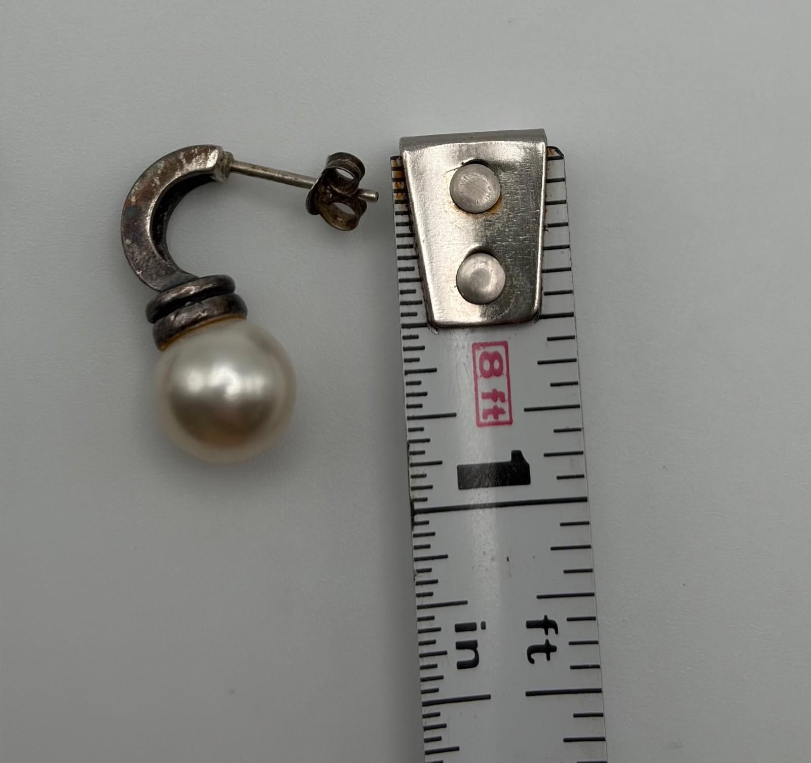 The Unbranded Brand Vintage Pearl Drop Earrings with Sculpted Silver Hooks Size ONE SIZE - 5 Thumbnail
