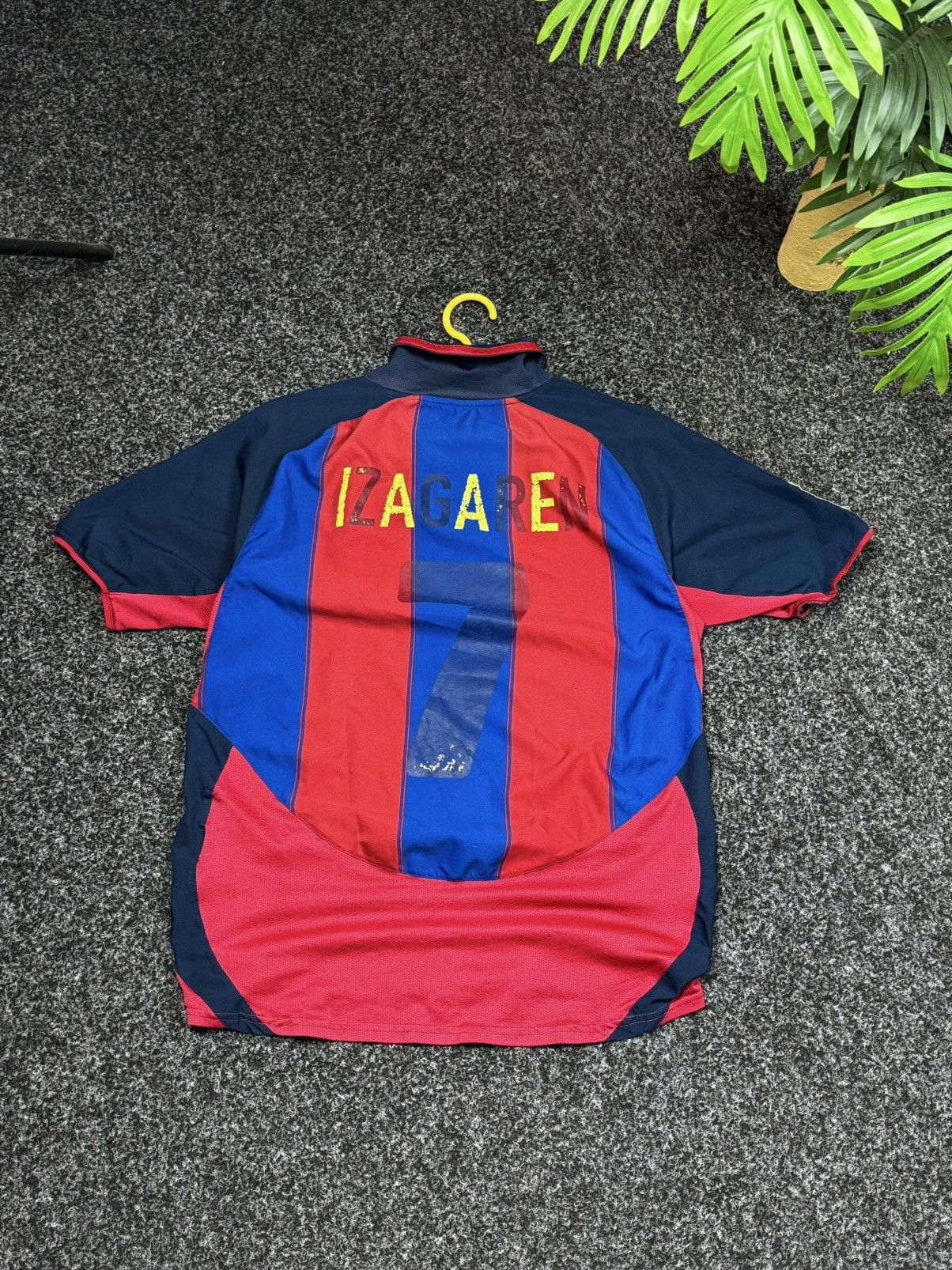Nike Barcelona FC Nike 2003/04 Izagaren 7 Vintage Football Shirt Size US S / EU 44-46 / 1 - 25 Thumbnail