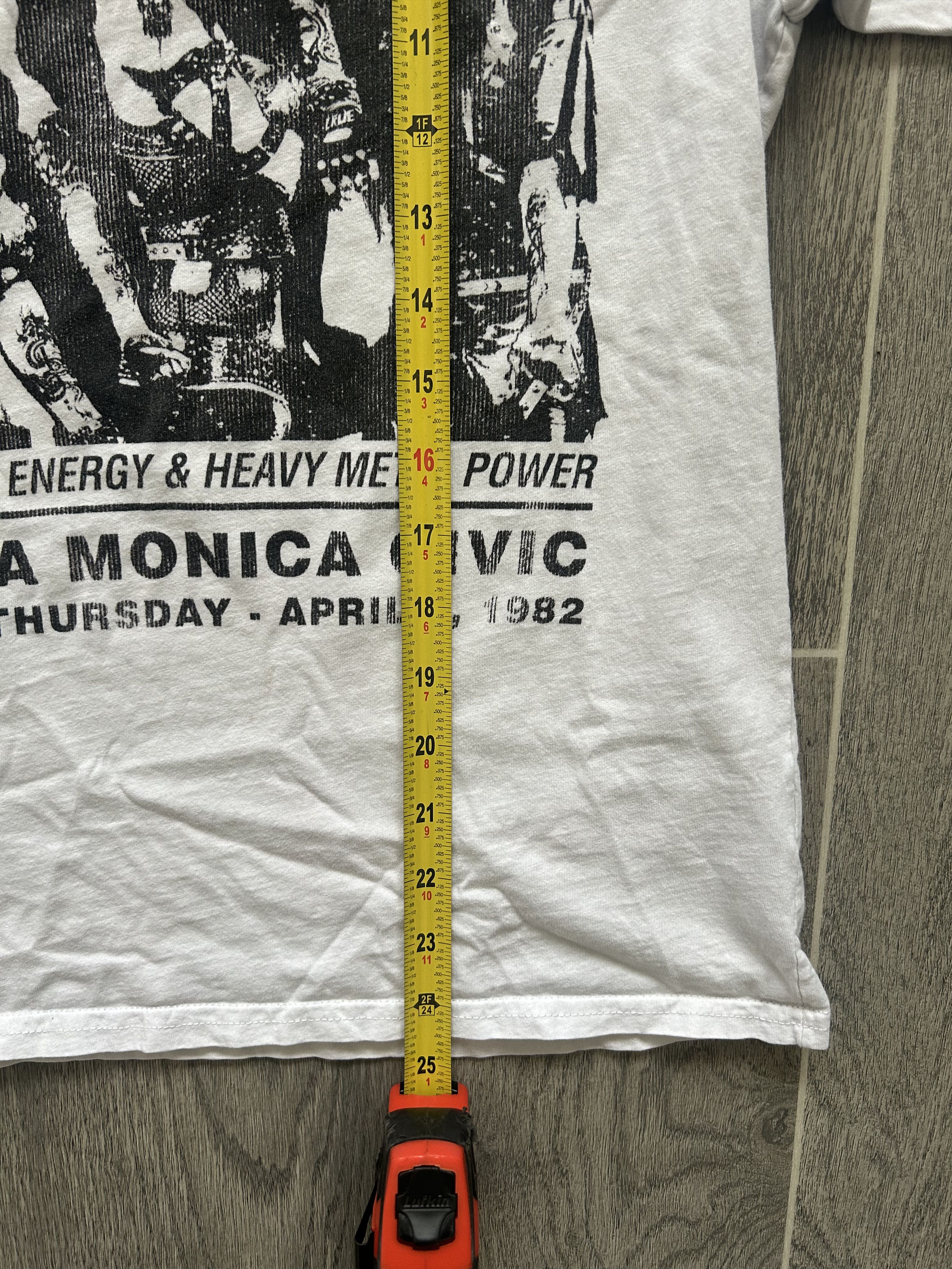 Vintage Vintage Motley Crue Santa Monica Civic T-Shirt Size US S / EU 44-46 / 1 - 3 Thumbnail