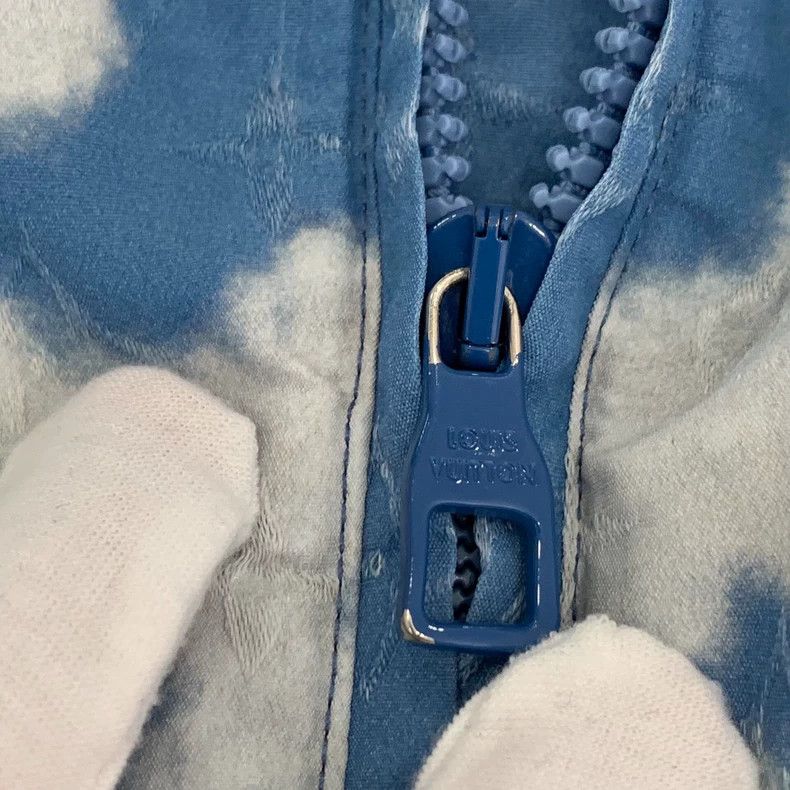 Louis Vuitton Louis Vuitton Blue logo full print hooded zip-up jacket Size US L / EU 52-54 / 3 - 9 Thumbnail