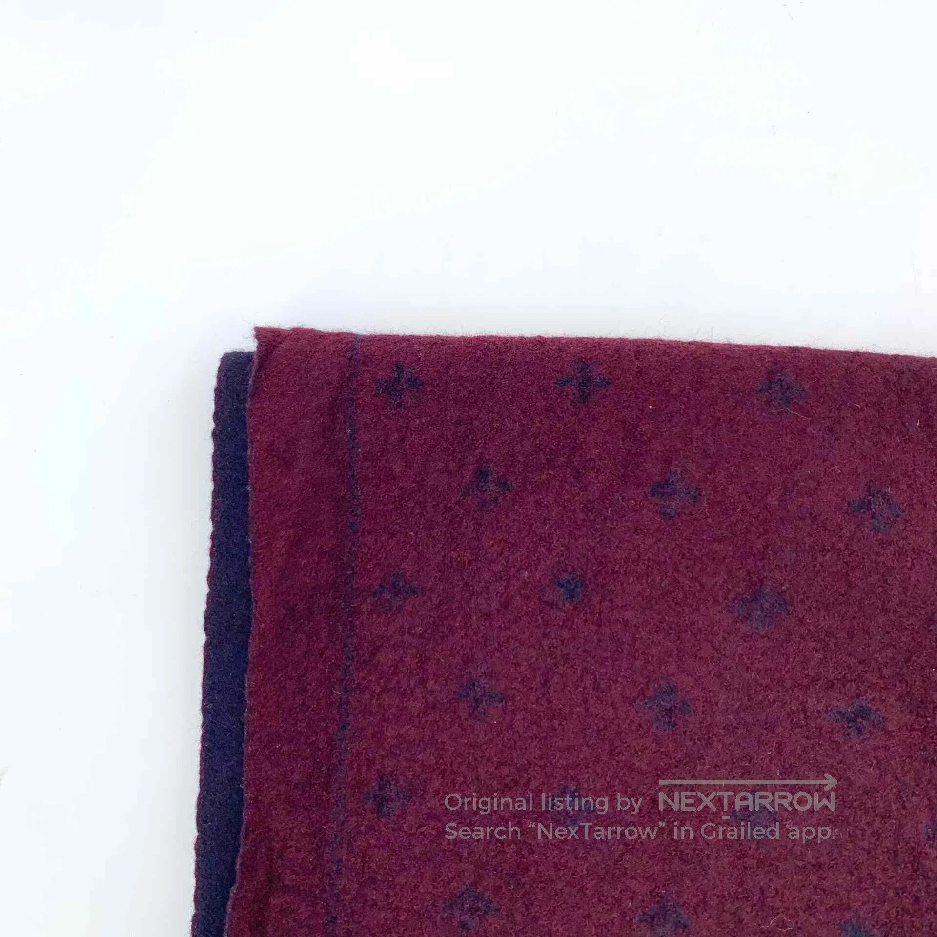 Gucci Gucci Bee Print Wool Scarf. Size ONE SIZE - 3 Thumbnail