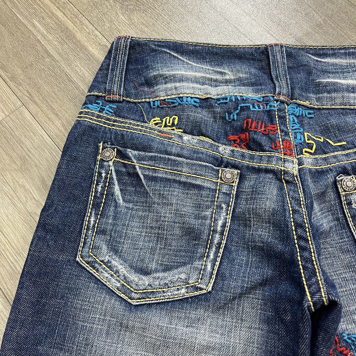 If Six Was Nine × Japanese Brand × Le Grande Bleu (L.G.B.) RedPepper Embroidered Distressed Flared Denim Jeans Bootcut Size 26" / US 2 / IT 38 - 15 Thumbnail