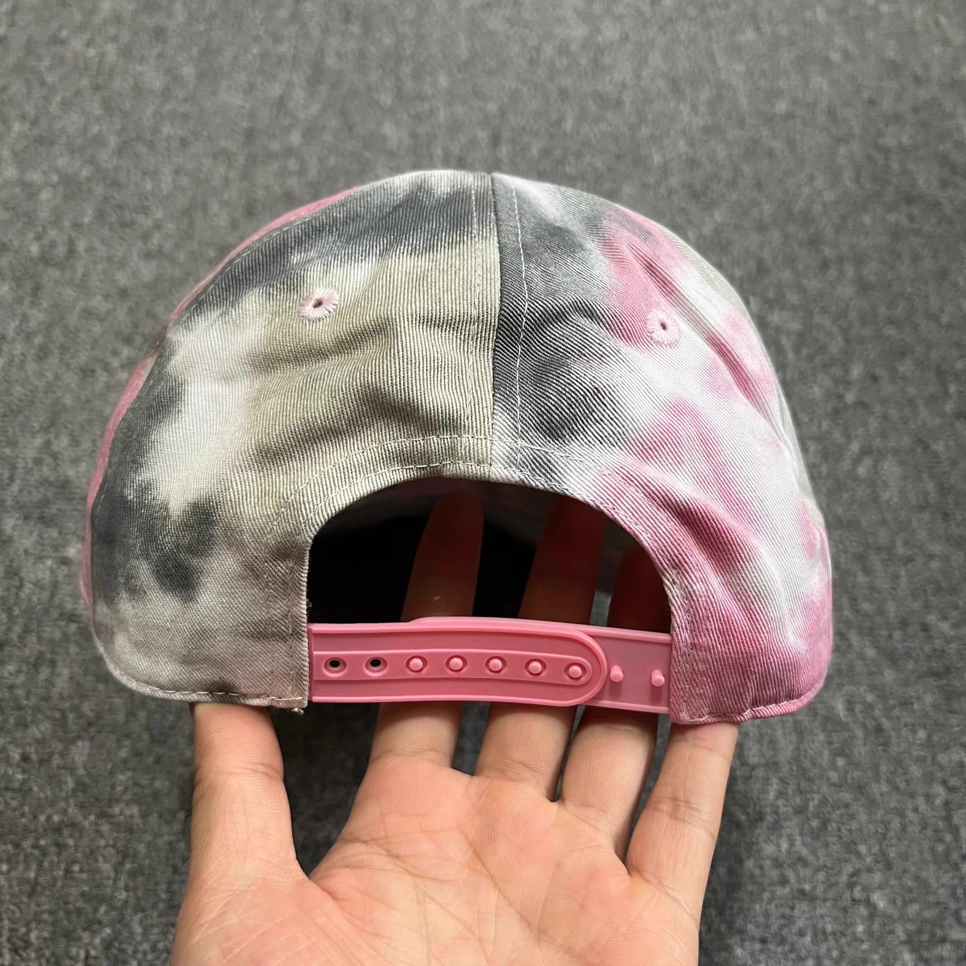 Cross Colours Cross Colours curved brim baseball cap sun hat。 Q7 Size ONE SIZE - 4 Thumbnail