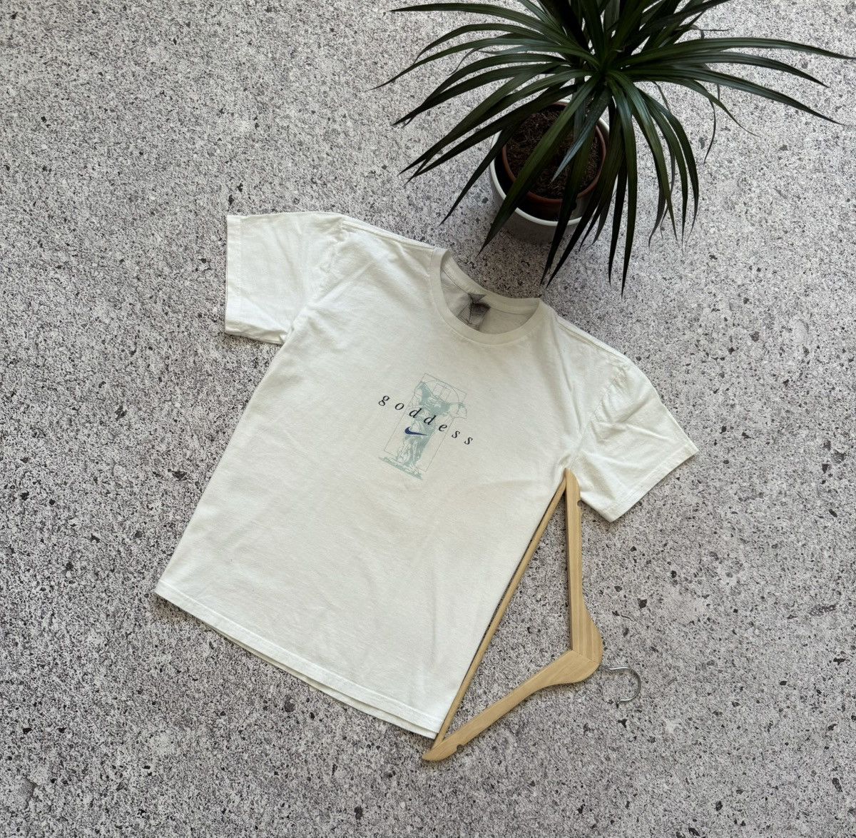 Nike × Vintage Vintage 2000’s Nike Goddess Rare Retro Made In USA T-shirt Size US S / EU 44-46 / 1 - 1 Thumbnail
