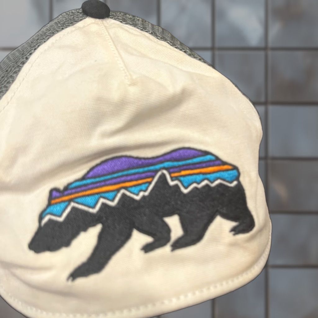 Patagonia VINTAGE Patagonia Bear Snapback Trucker Hat Mens One Size White Snapback Hats Bear Vintage Patagonia Men One Size White Size ONE SIZE - 1 Thumbnail