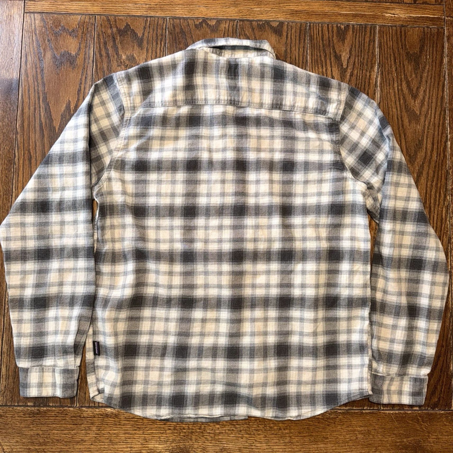 Patagonia Patagonia Flannel Shirt Mens Medium Gray Black Plaid Long Sleeve Organic Cotton Size US M / EU 48-50 / 2 - 6 Thumbnail