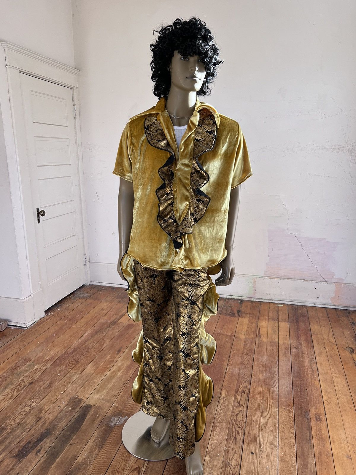 Other Men’s Ruffled pant Shirt set Silk velvet M-L Size 42R - 1 Thumbnail