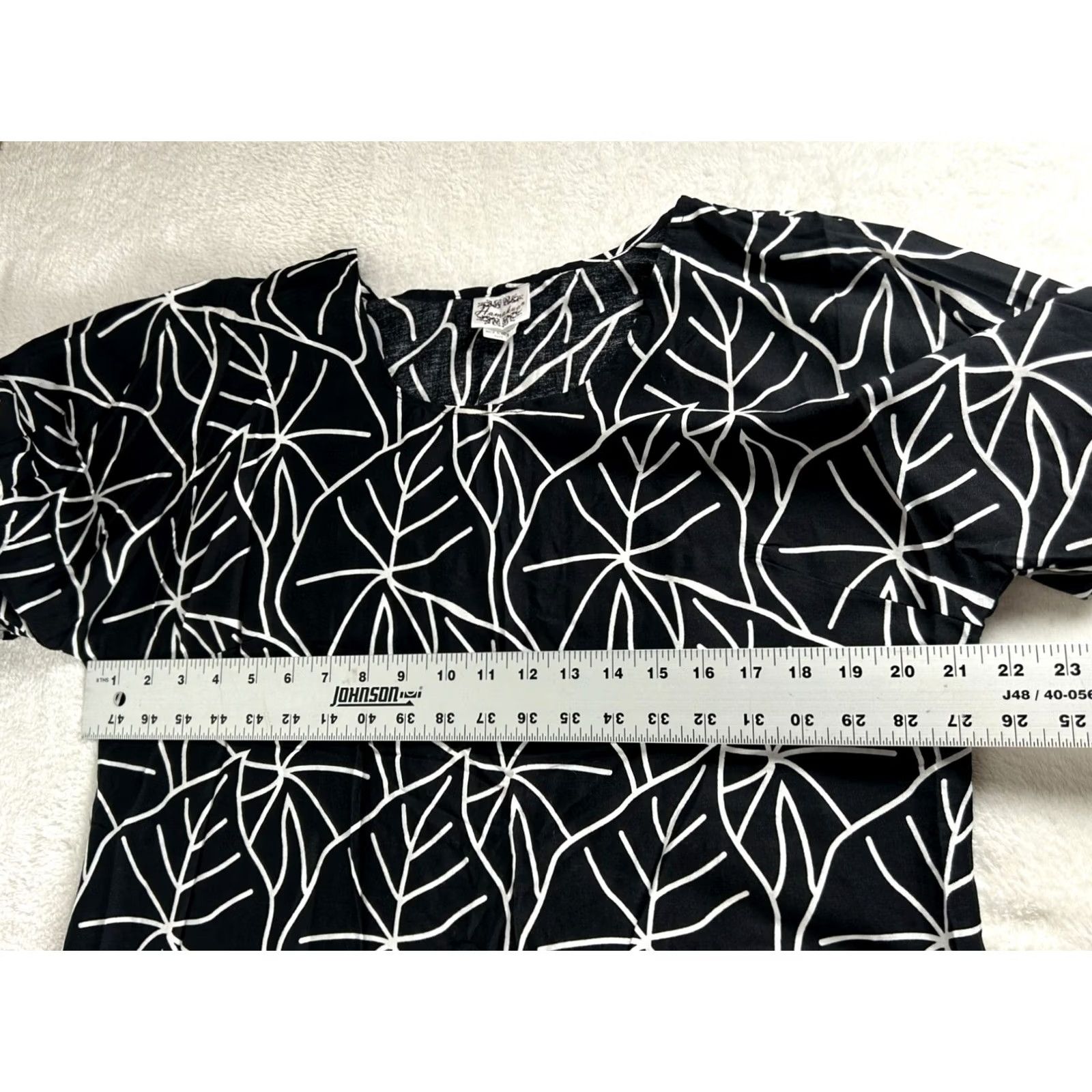 Vintage Hamakua Blouse Womens Batik Black White Monstera Leaf Print Ruche Sleeve Small NWOT Casual Shirt Americas Size S / US 4 / IT 40 - 7 Thumbnail