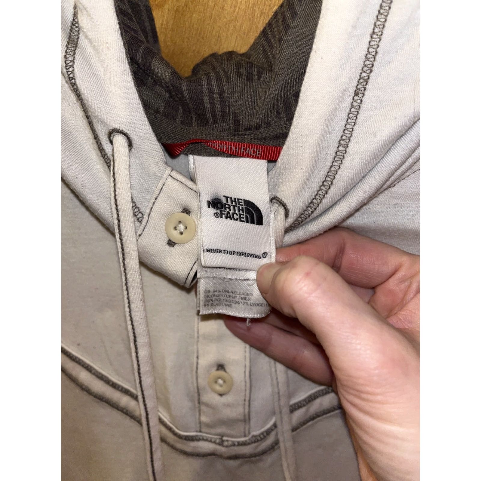 The North Face North Face Hoodie Shirt White Ladies Size Small W/Thumb Holes Active Wear Size S / US 4 / IT 40 - 5 Thumbnail