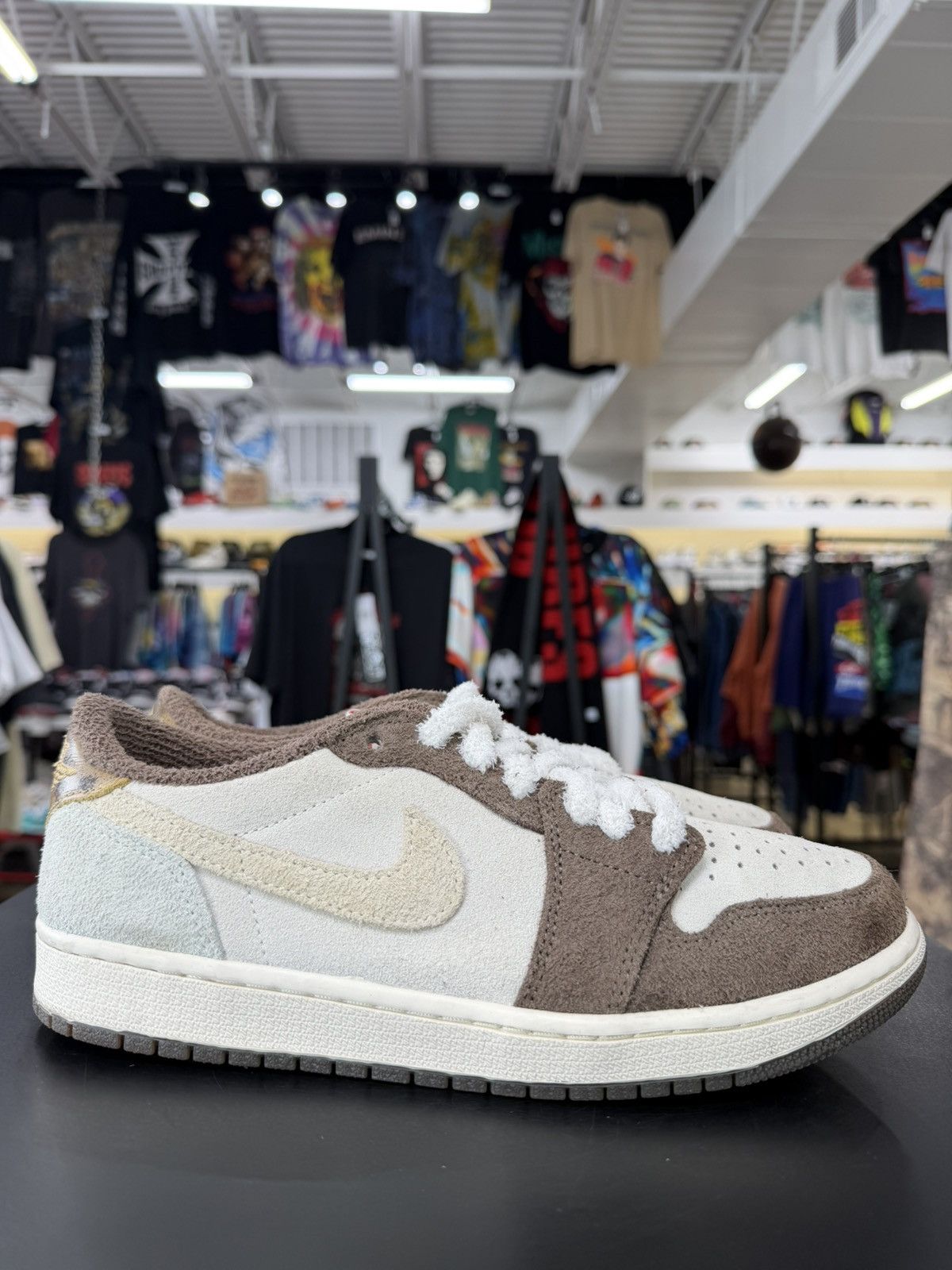 Jordan Brand Jordan 1 Low Year of the Rabbit Size 8.5 (2023) Size US 8.5 / EU 41-42 - 6 Thumbnail