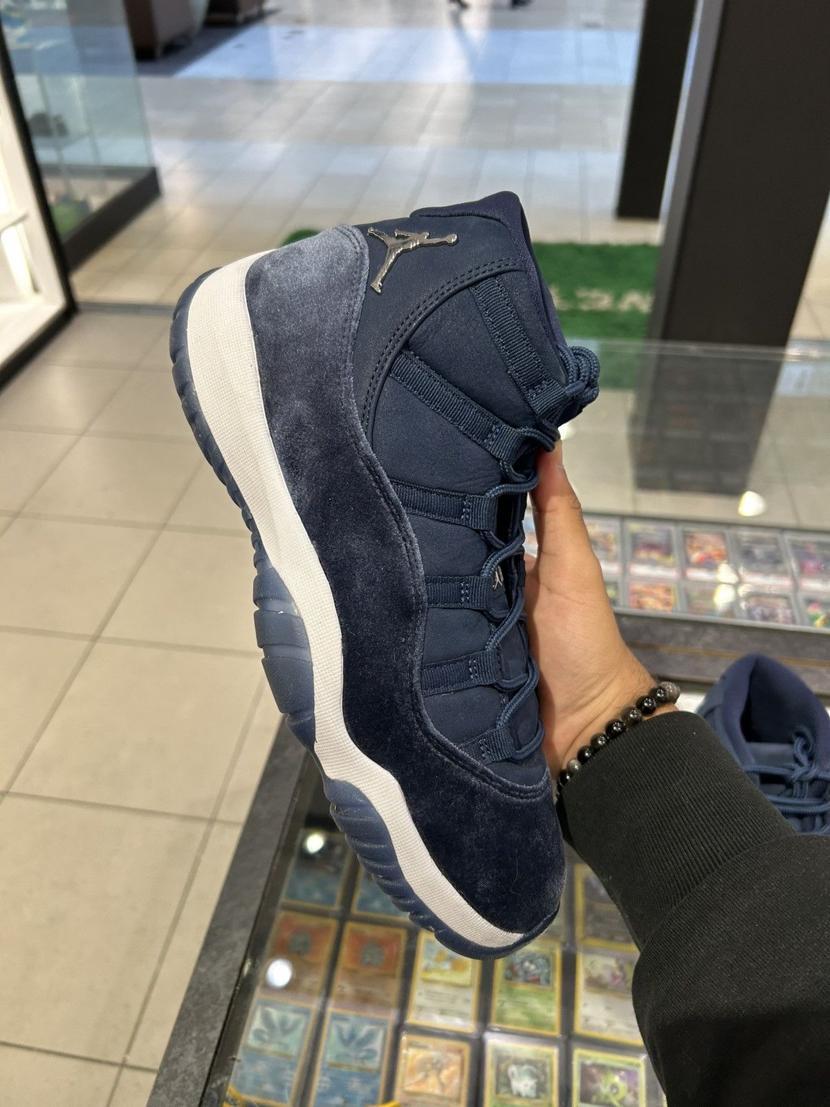 Jordan Brand Jordan 11 midnight navy velvet Size US 10.5 / EU 43-44 - 5 Thumbnail