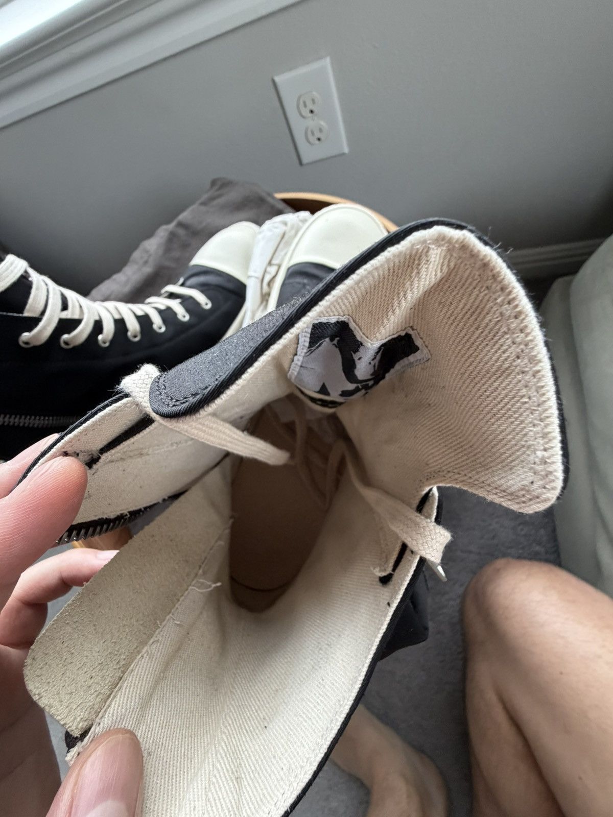 Rick Owens Rick Owens Cargo sneakers w/ bag black & milk 46 worn once Size US 13 / EU 46 - 7 Thumbnail