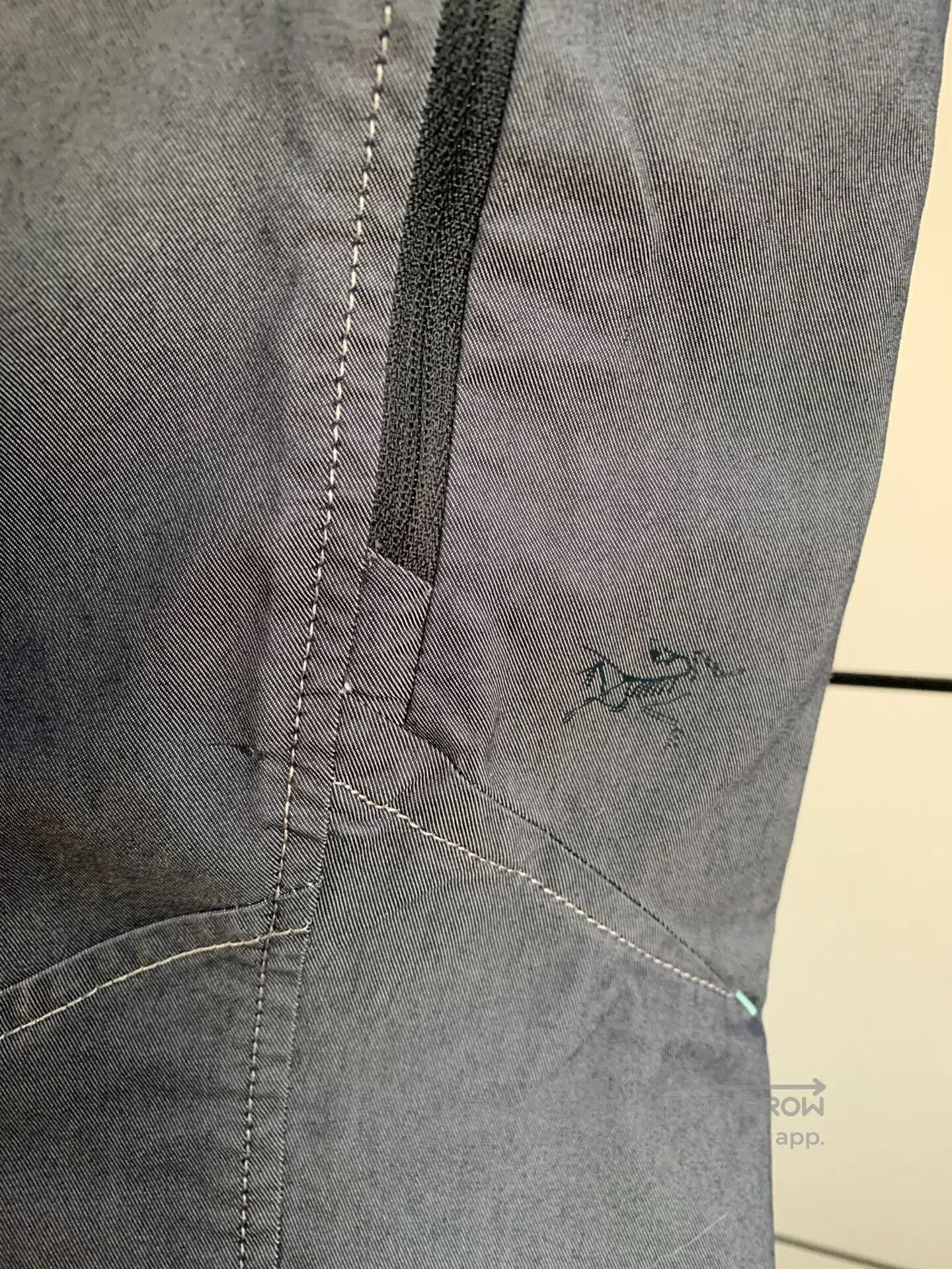 Arc'teryx ARC'TERYX Women's Cargo Pants 13714. Size 28" / US 6 / IT 42 - 3 Thumbnail