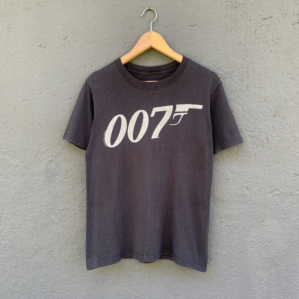 image of Thrashed Faded Y2K James Bond Quantum Of Solace Movie Tee in Black, Men's (Size Small)