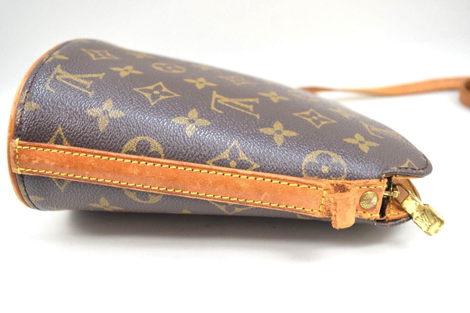 Louis Vuitton LV Drouot Crossbody Bag Monogram Canvas M51290 Size ONE SIZE - 4 Thumbnail