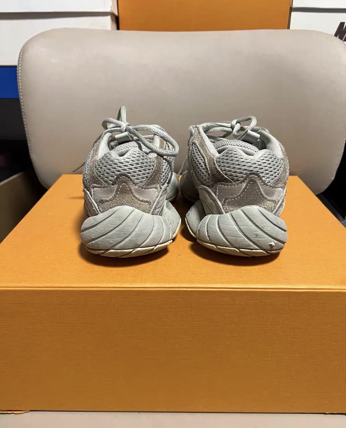 Adidas Adidas Yeezy 500 Salt J42 Size US 4 / IT 34 - 3 Thumbnail