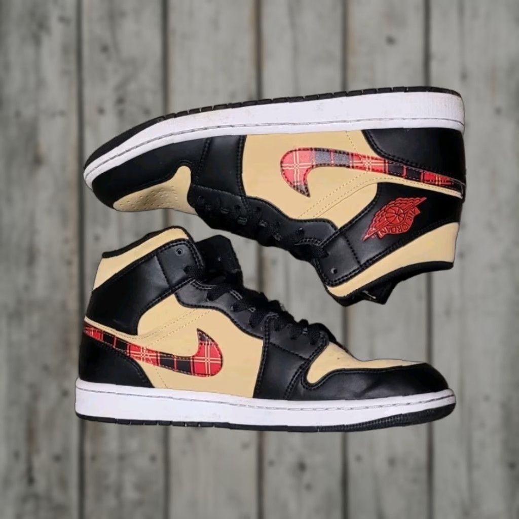 Jordan Brand Jordan Air 1 Mid SE Tartan Swoosh Sneakers Men 9.5 Barely Worn Black/Multi-Color Sesame Fire Red White Size US 10 / EU 43 - 1 Thumbnail