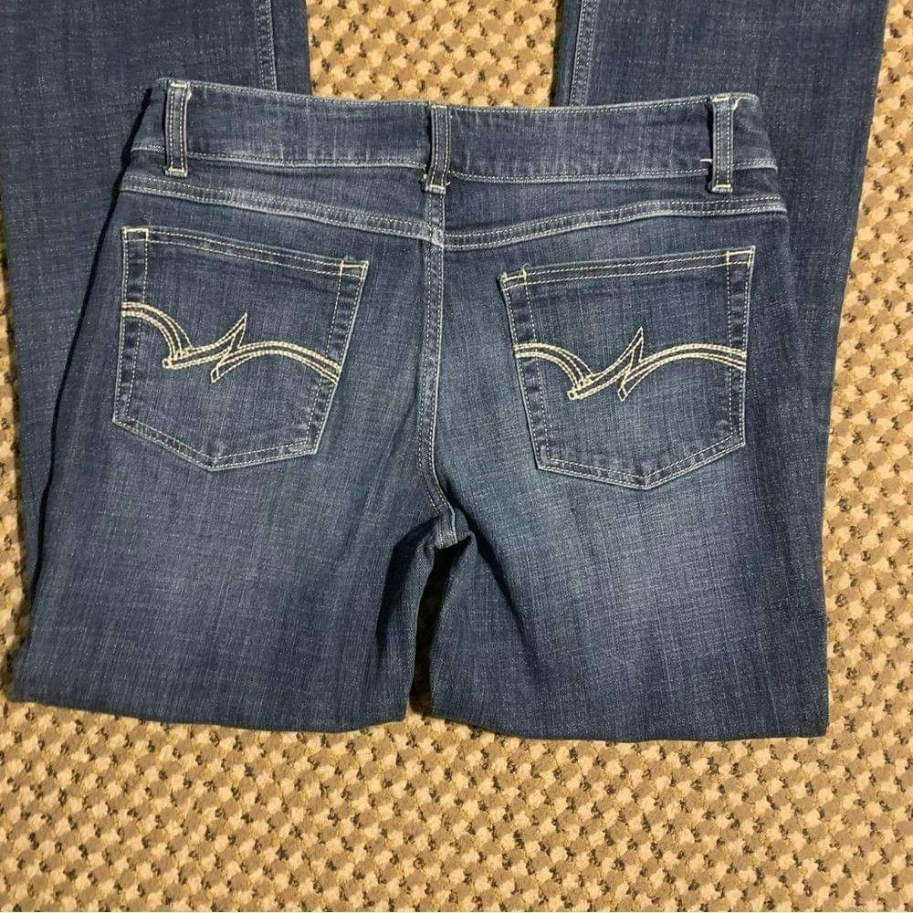 Jeans Bootcut Wrangler Pour Femme – Coupe Ajustée, Style Décontracté Américain, Denim Classique