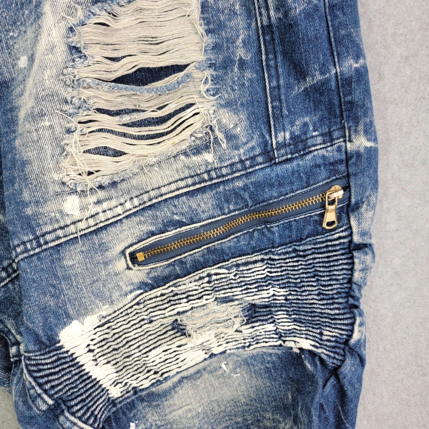 Vintage Lion Dynasty shorts Mens Size 40 Denim Light Wash Distressed Slim Bermuda Casual Jeans Blue 40 Mens Size US 40 / EU 56 - 2 Thumbnail