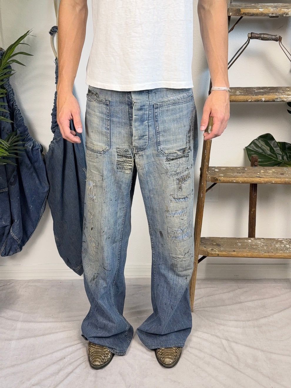 Vintage 1940s WW2 Distressed & Repaired USN Dungarees Size US 30 / EU 46 - 1 Thumbnail