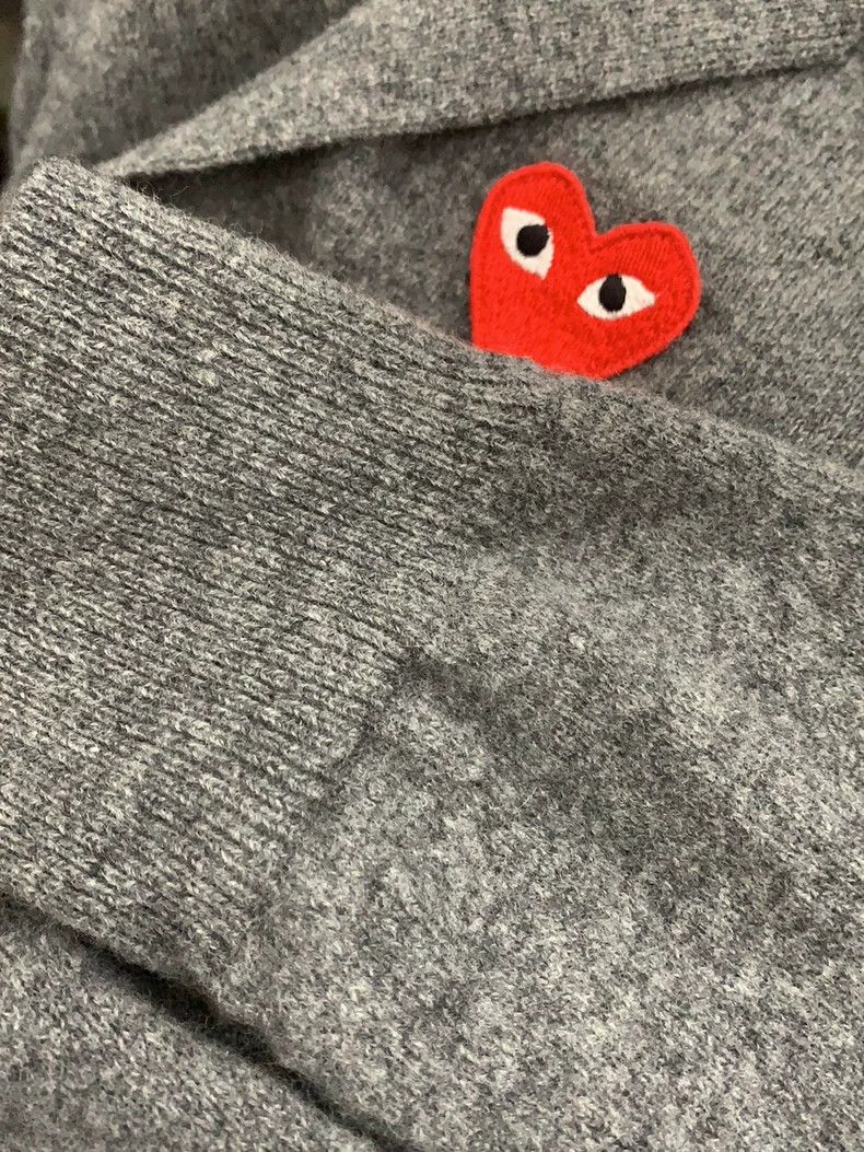 Comme des Garcons Comme Des Garcons Grey classic knitted red heart sweater ca Size US L / EU 52-54 / 3 - 5 Thumbnail