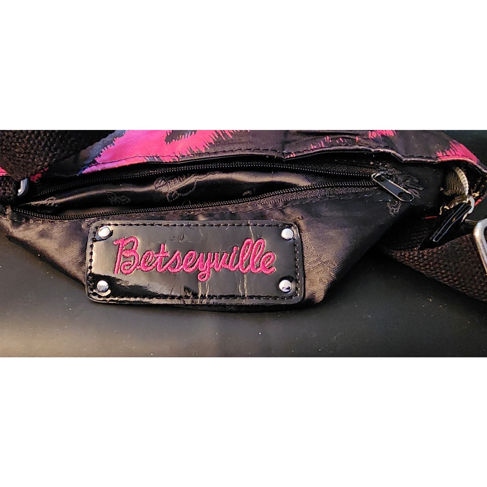 Betsey Johnson Betsey Johnson pink & black zebra print nylon crossbody bag Size ONE SIZE - 5 Thumbnail