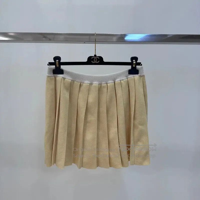 Miu Miu Miu Miu Yellow Pleated Skirt for Women . Size 23" - 1 Thumbnail