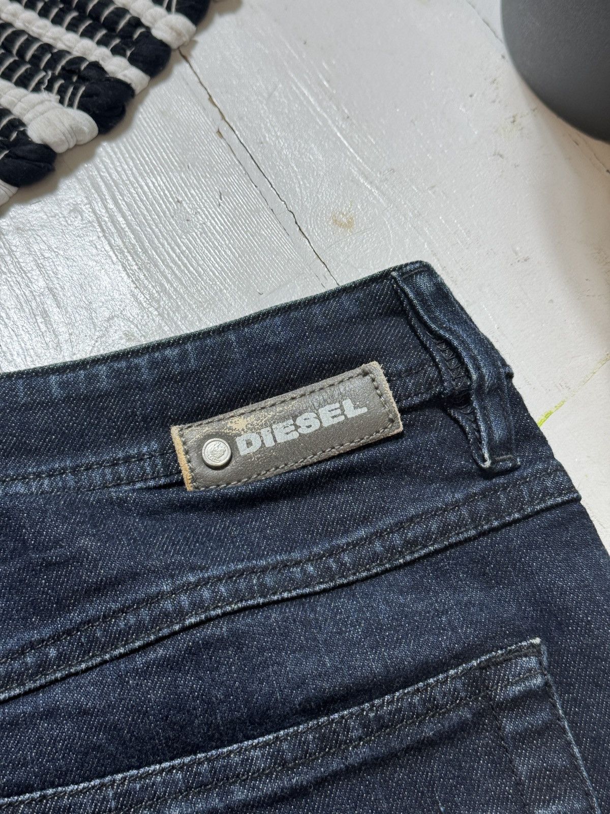 Diesel VINTAGE DIESEL 2000s MINI DENIM SKIRT Size 28" / US 6 / IT 42 - 9 Thumbnail