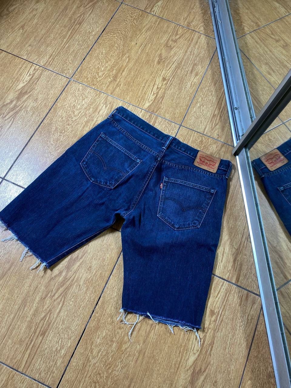 Levi's VINTAGE THRASHED FADED LEVI’S 501 LIGHT WASH JEAN SHORTS Size US 34 / EU 50 - 21 Thumbnail