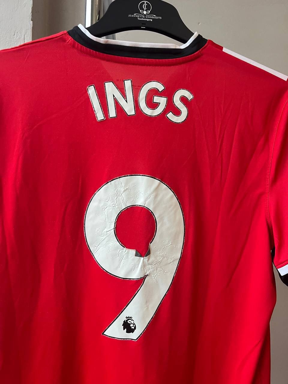 Under Armour 2020/21 SOUTHAMPTON #9 INGS HOME SOCCER JERSEY SHIRT SIZE M Size US M / EU 48-50 / 2 - 14 Thumbnail